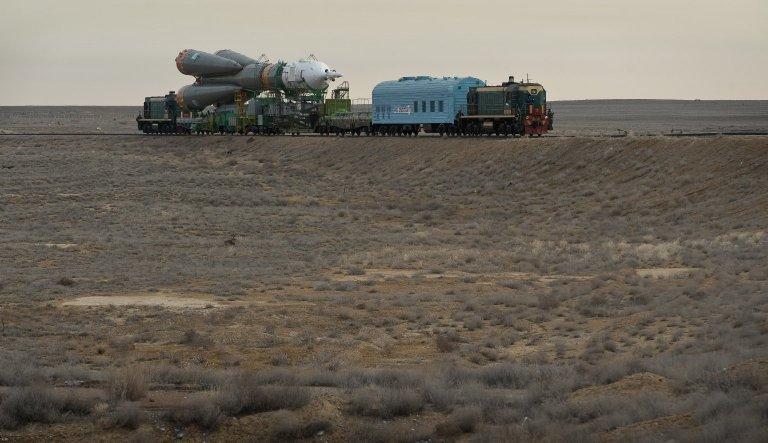 Expedition 23 Soyuz Rollout