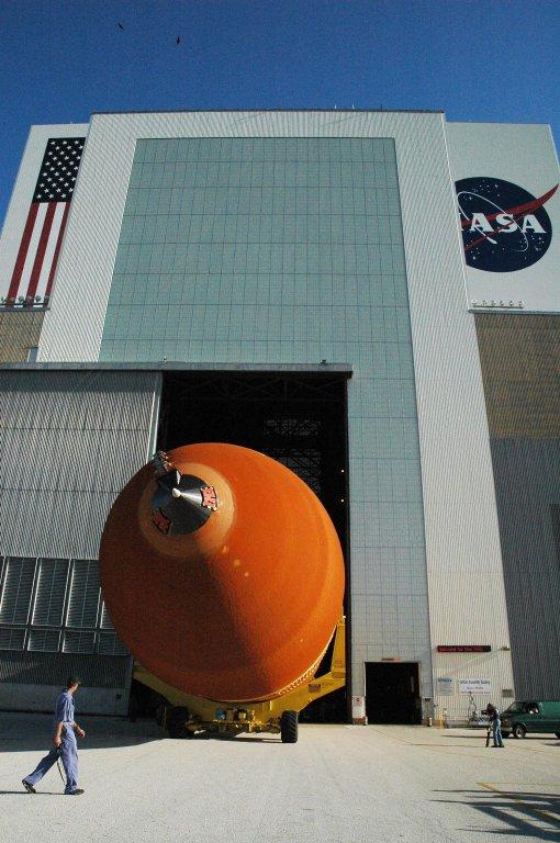 KENNEDY SPACE CENTER, FLA. -- Aboard a transporter, external tank No. 120 moves into the open door of the Vehicle Assembly Building. There it will be lifted into a checkout cell. ET-120 will be used for launching Space Shuttle Discovery on mission STS-120 in October. NASA/Amanda Diller